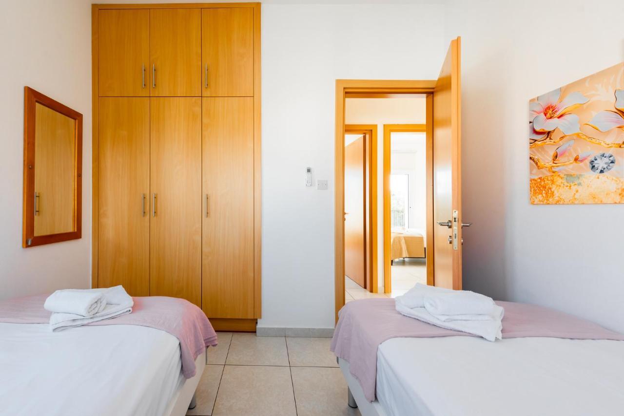Villa Palm Breeze By Ezoria Villas Protaras Exterior foto
