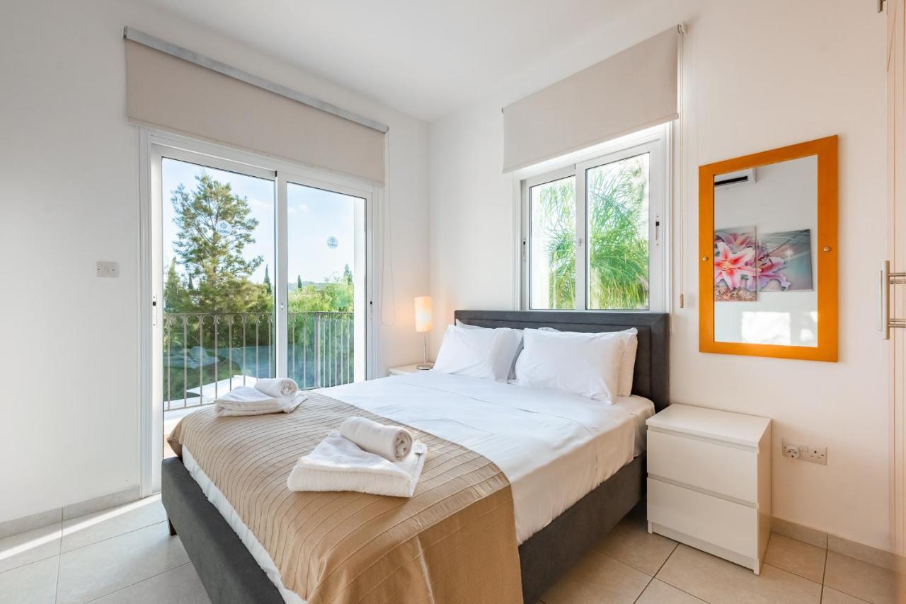 Villa Palm Breeze By Ezoria Villas Protaras Exterior foto